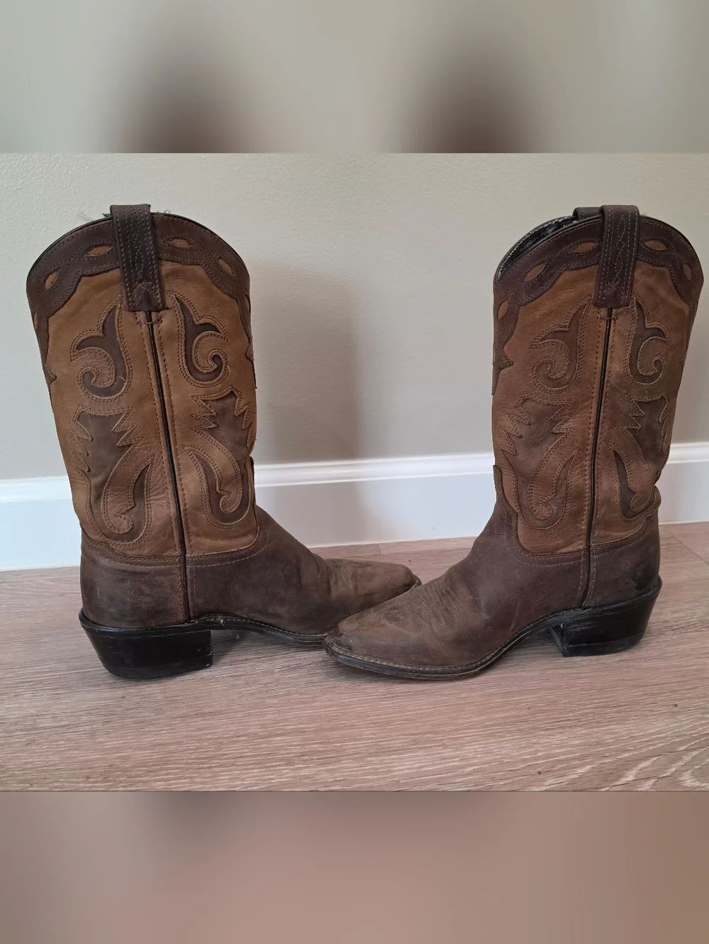 Western Cowboy Boots in Two-Tone Brown - Picture 5 of 8
